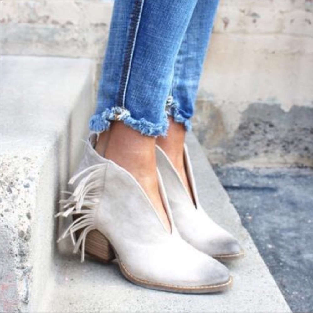 NIB Distressed Cream Fringe V Cut Ankle Boot_3